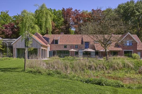 Villa Lactea: Duurzame groepswoning voor 24 personen in de bossen van Schilde - thumbnail 1