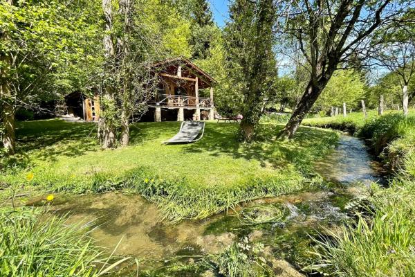 Intiem chalet aan de rivier met bubbelbad en stoomdouche in de Ardennen - thumbnail 1