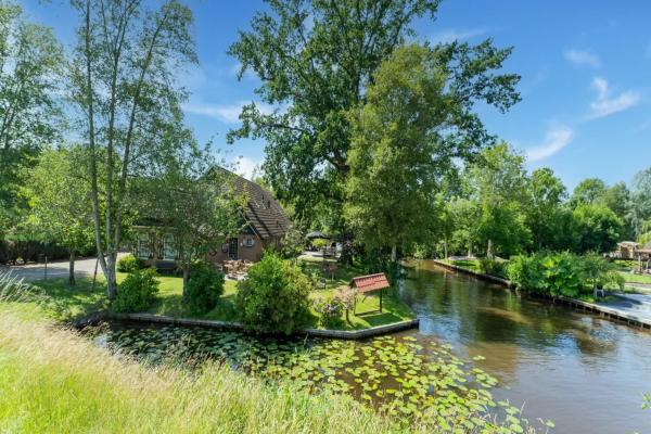 Groepsboerderij aan het water in hartje Giethoorn voor 22 personen - thumbnail 2