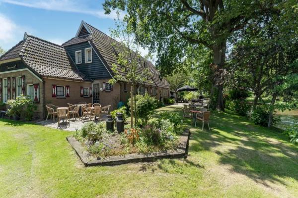 Groepsboerderij aan het water in hartje Giethoorn voor 22 personen - thumbnail 1