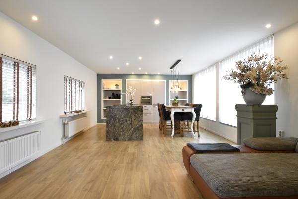 Luxe woonboot in hartje Den Haag: 160m² drijvend genot - thumbnail 3