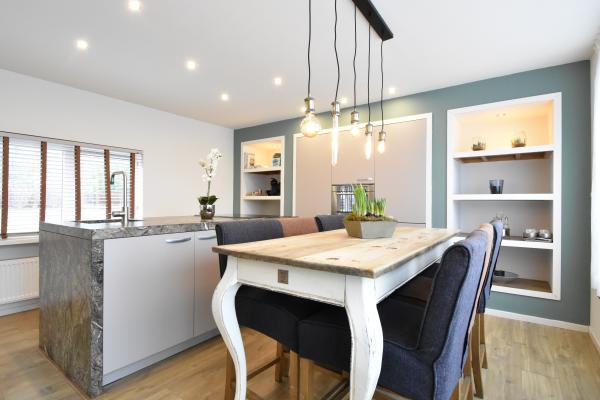 Luxe woonboot in hartje Den Haag: 160m² drijvend genot - thumbnail 2