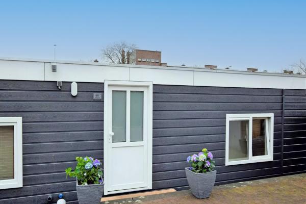 Luxe woonboot in hartje Den Haag: 160m² drijvend genot - thumbnail 1