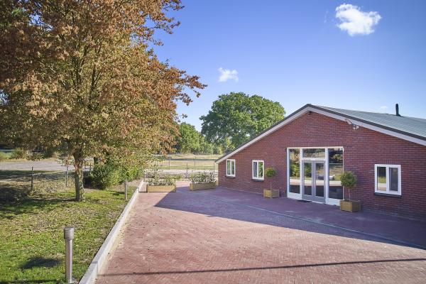 Sfeervol vakantiehuis in gerenoveerde stal met uitzicht op reeën in Reusel, Brabant - thumbnail 1