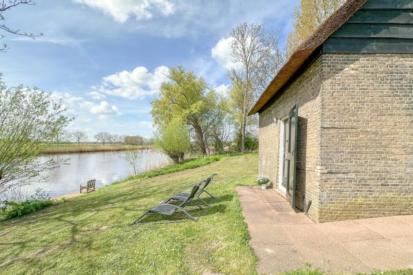 Vrijstaand waterhuis bij de Biesbosch: natuur, rust en avontuur - thumbnail 3