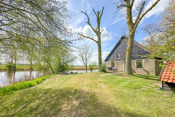 Vrijstaand waterhuis bij de Biesbosch: natuur, rust en avontuur - thumbnail 2