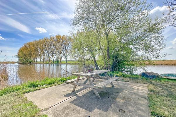 Vrijstaand waterhuis bij de Biesbosch: natuur, rust en avontuur - thumbnail 5