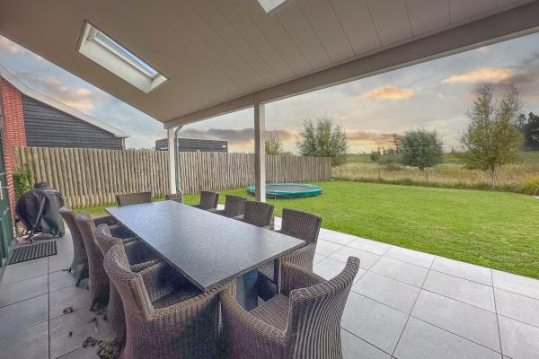 Luxe vrijstaande villa met sauna en tuin op 500m van het strand - thumbnail 2
