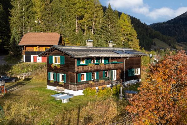 Luxe chalet voor 10 personen met privé sauna en grote tuin in Innerkrems - thumbnail 1