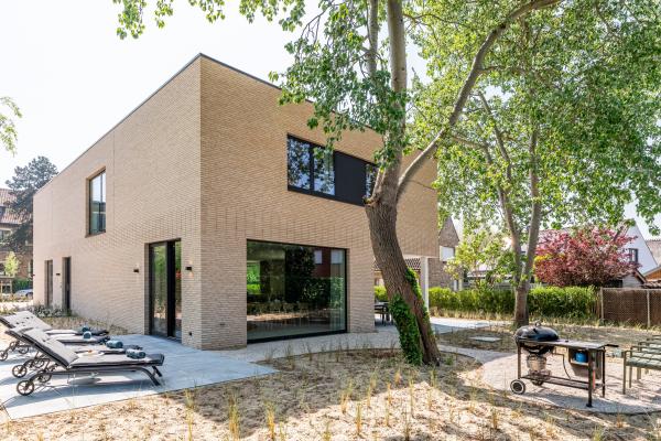 Centraal gelegen luxe villa in Sint-Idesbald voor 12 personen - thumbnail 1
