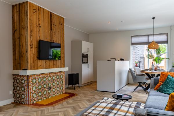 Sfeervol appartement met privé binnenplaats in centrum Warmenhuizen - thumbnail 2