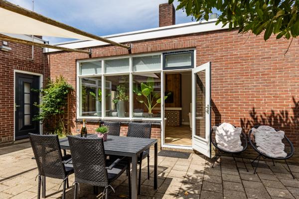 Sfeervol appartement met privé binnenplaats in centrum Warmenhuizen - thumbnail 4