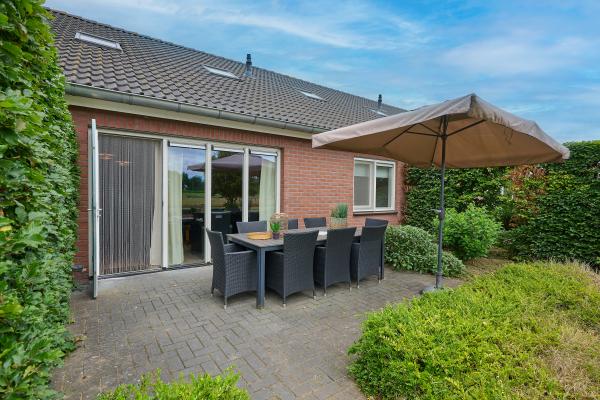 Landelijke vakantiewoning De Eik in Twente met weids uitzicht - thumbnail 1