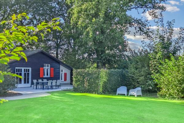 Luxe vrijstaand vakantiehuis met hottub in groene omgeving bij Breda - thumbnail 1
