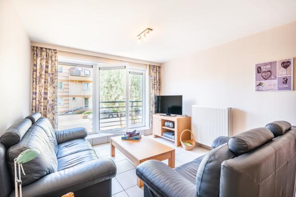 Op 400 m van zee: verzorgd appartement in centrum Koksijde - thumbnail 1