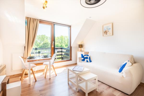 Op 700 m van zee: modern 2-persoons appartement in centrum Koksijde - thumbnail 1