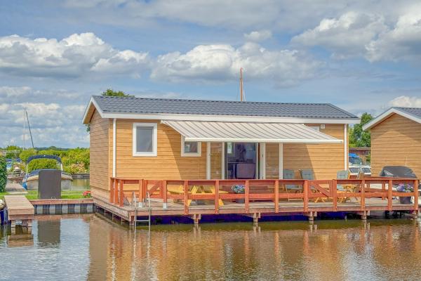 Modern chalet aan de Loosdrechtse Plassen met airco en privéterras - thumbnail 2