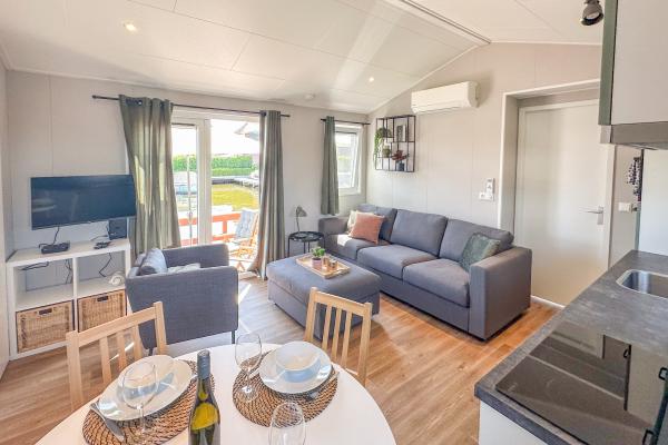 Modern chalet aan de Loosdrechtse Plassen met airco en privéterras - thumbnail 6