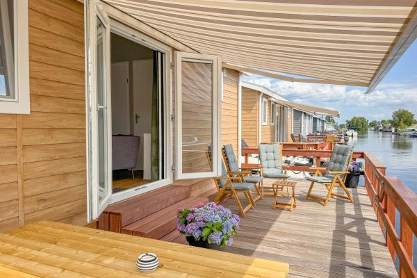 Modern chalet aan de Loosdrechtse Plassen met airco en privéterras - thumbnail 3