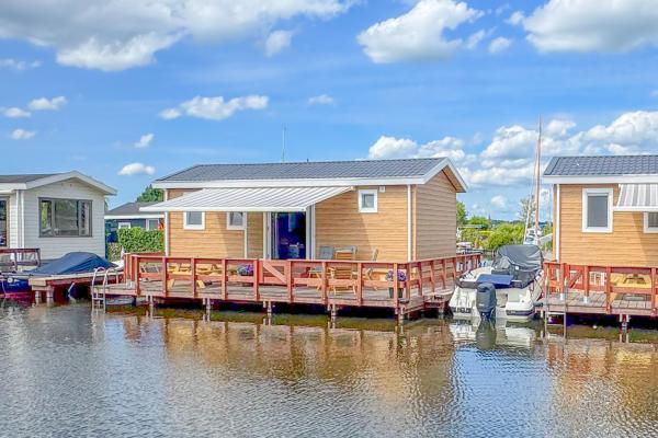 Modern chalet aan de Loosdrechtse Plassen met airco en privéterras - thumbnail 1