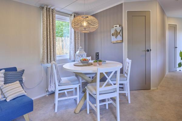 Sfeervol chalet op rustig park in pittoresk Goedereede, strand op korte afstand - thumbnail 5