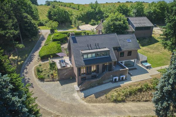Luxe wellnessvilla met tuin in bosrijk Limburg, 8 pers. - thumbnail 1