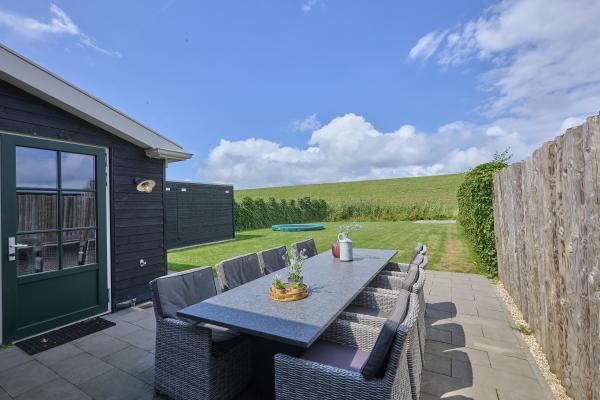 Wellnessvilla met sauna en tuin op 500m van het strand in Colijnsplaat - thumbnail 2