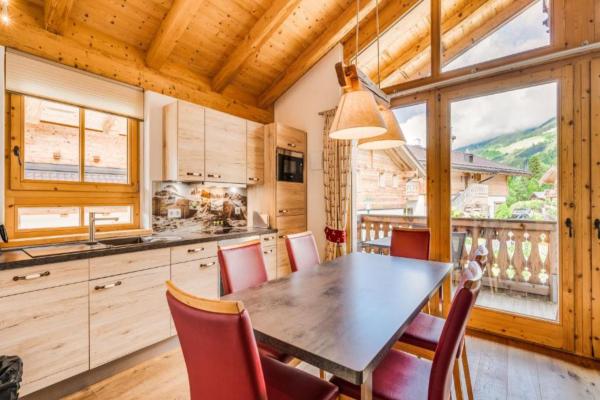 Chalet met sauna en bergzicht, 650m van de skilift in Neukirchen - thumbnail 3
