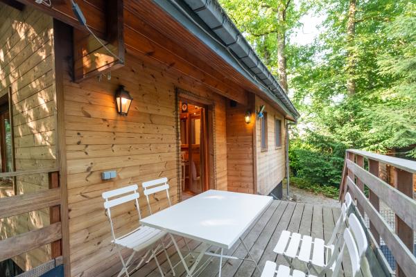 Vrijstaand chalet voor 4 in de natuur van Biron, Ardennen - thumbnail 1
