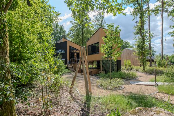 Uniek vakantiedomein voor 16 personen met privé tuinpark en wellness in Biron - thumbnail 1