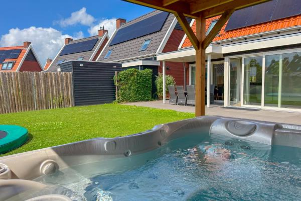 Wellness villa aan zee in Colijnsplaat met spa, sauna en omheinde tuin - thumbnail 1