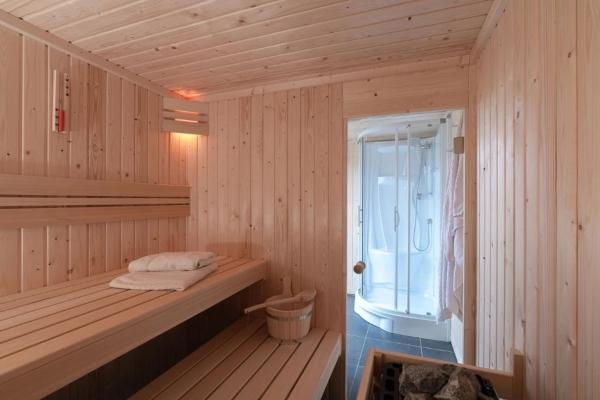 Wellness villa met privé sauna en spabad op 14m van het strand in Colijnsplaat - thumbnail 3