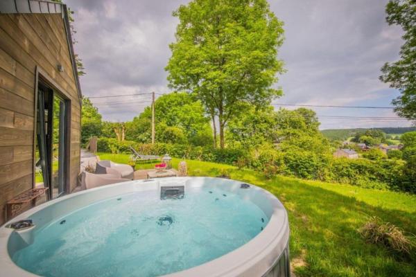 Romantisch chalet met privéspa en panoramisch uitzicht in Ferrières - thumbnail 2