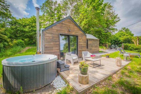 Romantisch chalet met privéspa en panoramisch uitzicht in Ferrières - thumbnail 1