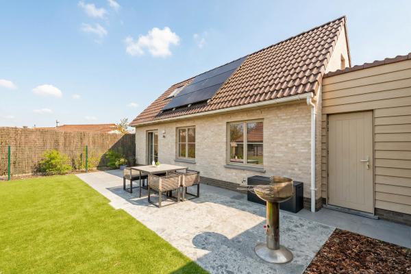 Sfeervol vrijstaand vakantiehuis met tuin op 2,5 km van het strand in Koksijde - thumbnail 1