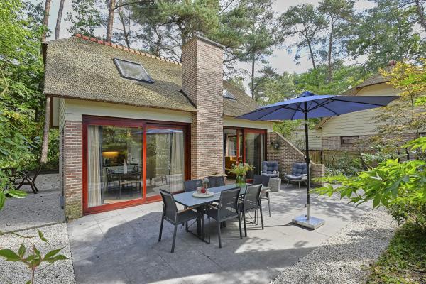 Prachtig huis in de bossen op park aan water - thumbnail 1