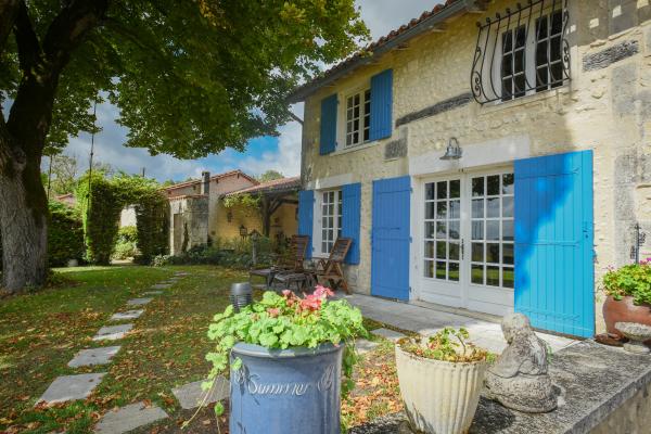 Groot familiehuis met privézwembad en glijbaan in de Dordogne - thumbnail 1