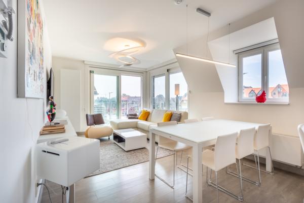 4-persoons lichtrijk hoekappartement in centrum Koksijde - thumbnail 1