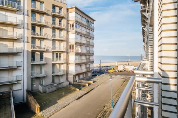 Aan zee: 6-persoons appartement met zeezicht in Sint-Idesbald - thumbnail 2
