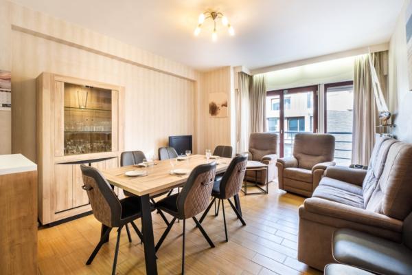 Aan zee: 6-persoons appartement met zeezicht in Sint-Idesbald - thumbnail 1