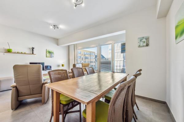 6-persoons appartement in hartje Koksijde, 500 m van zee - thumbnail 1