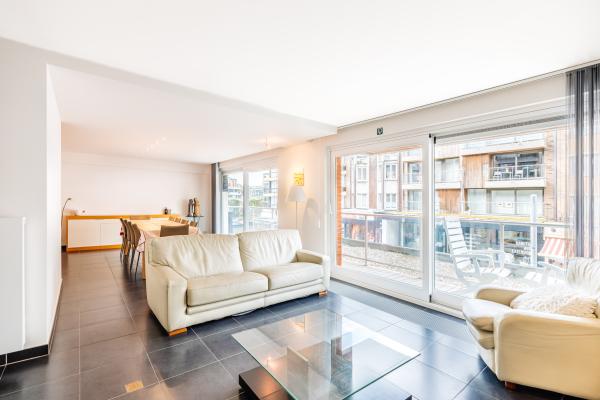 Centraal gelegen ruim appartement met zijdelings zeezicht in Koksijde - thumbnail 1