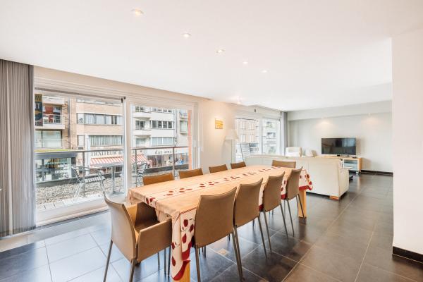 Centraal gelegen ruim appartement met zijdelings zeezicht in Koksijde - thumbnail 2