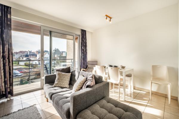 Zonnig appartement voor 6 op 150m van strand en centrum Sint-Idesbald - thumbnail 1