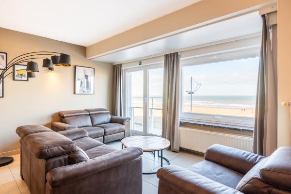 Gerenoveerd appartement met zeezicht op de Zeedijk van Koksijde - thumbnail 2