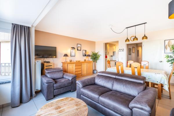 Gerenoveerd appartement met zeezicht op de Zeedijk van Koksijde - thumbnail 1
