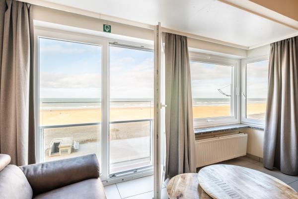Gerenoveerd appartement met zeezicht op de Zeedijk van Koksijde - thumbnail 4
