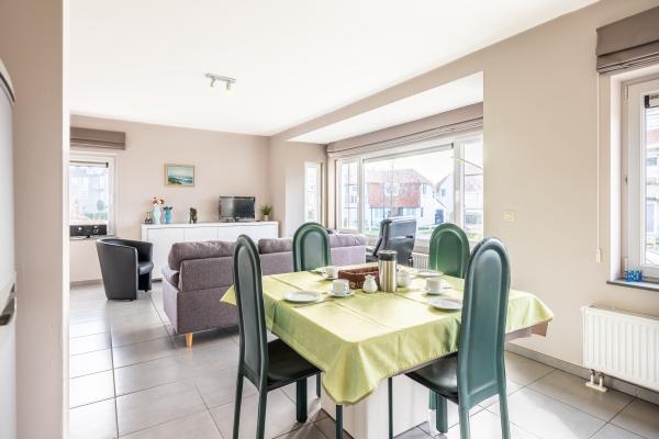 6-persoons appartement met terras in centrum Koksijde, 500 m van zee - thumbnail 3