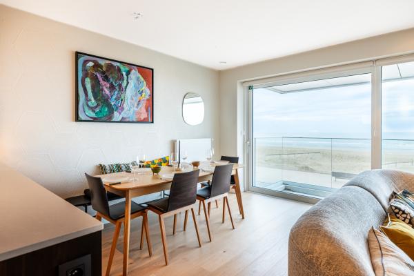 Luxe appartement op de dijk met panoramisch zeezicht in Sint-Idesbald - thumbnail 4