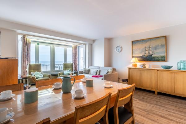 Appartement met frontaal zeezicht in Koksijde, direct aan het strand - thumbnail 2